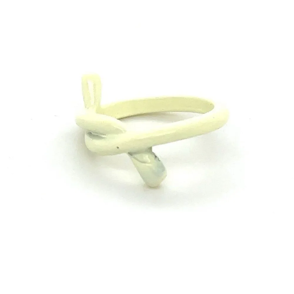 White Knot Ring‎
